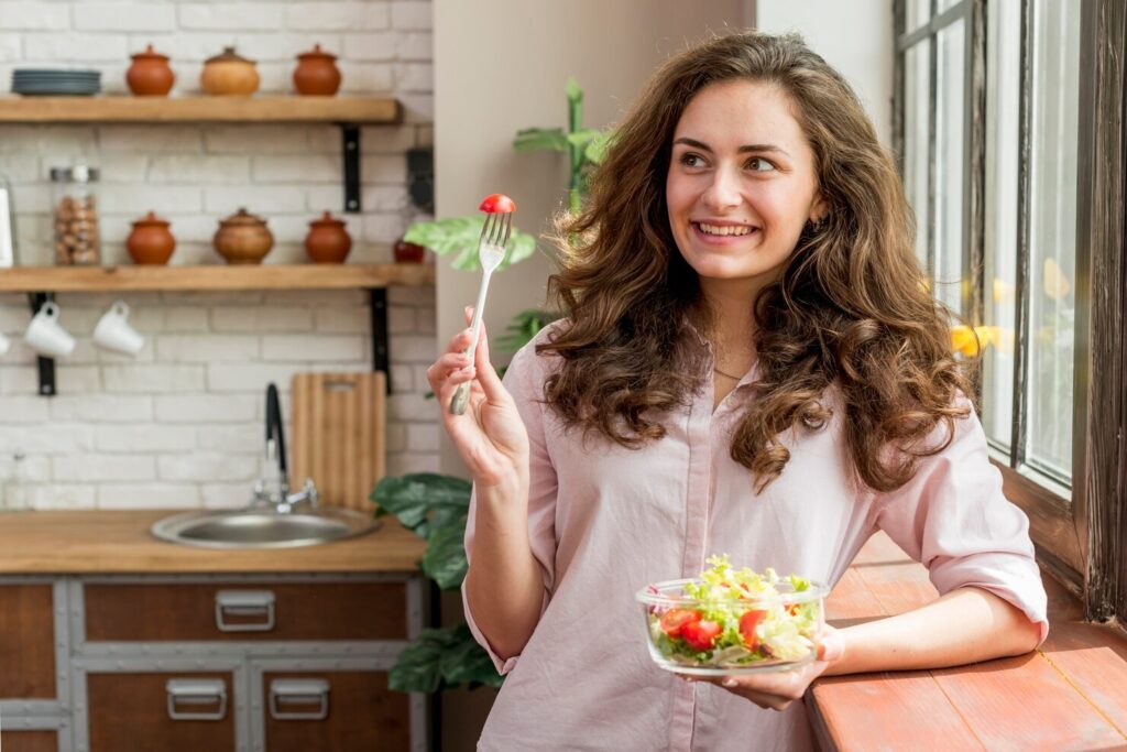 brunette-woman-eating-salad