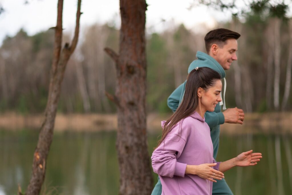 medium-shot-couple-training-together