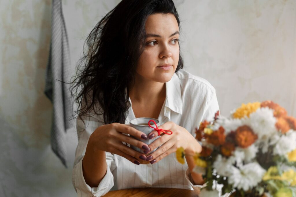 person-doing-day-day-activity-while-waring-string-finger-remember-something-important